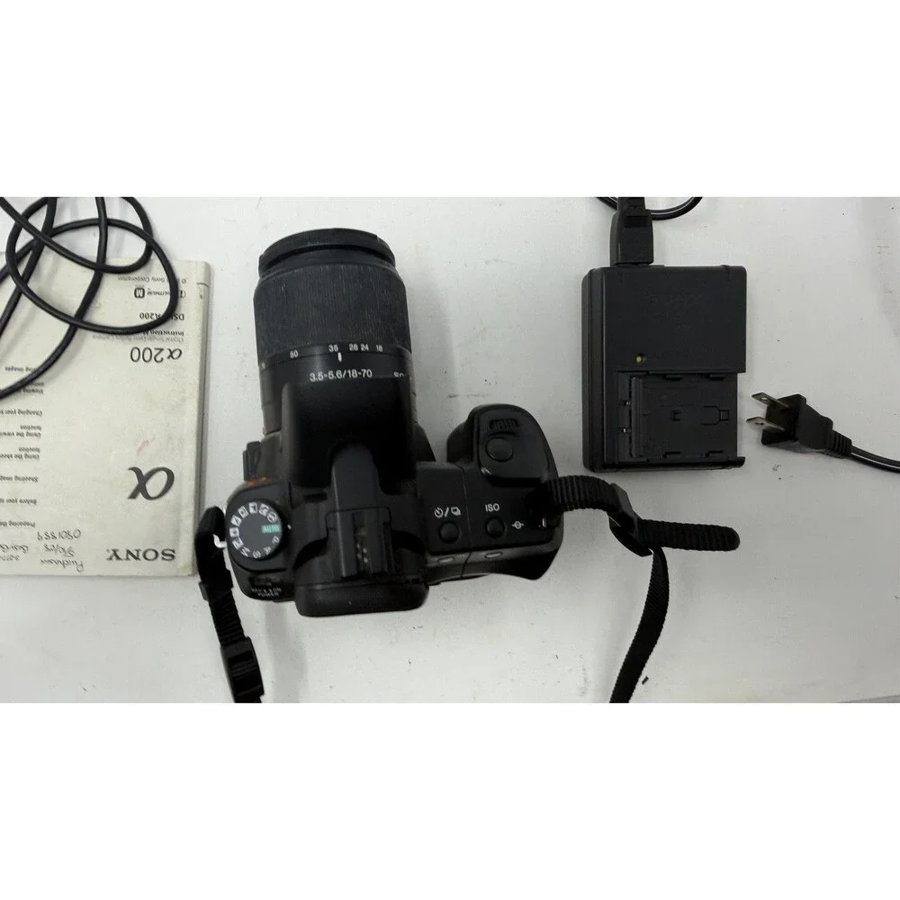 Sony Alpha DSLR-A200 10.2MP Digital SLR Camera 18-70mm Zoom Lens battery w/2GB